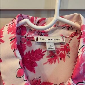 NWT Tommy Hilfiger Pink Floral Button Down Shirt
